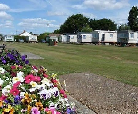 Copthorne Caravans Hotel Merston Eksteriør billede