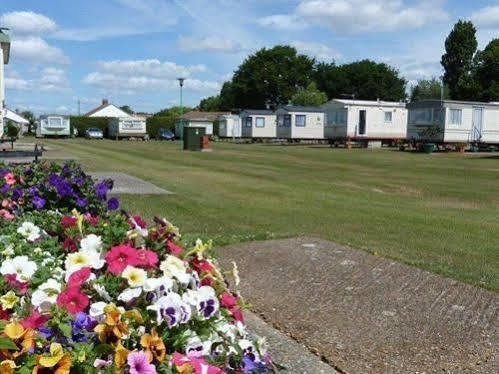 Copthorne Caravans Hotel Merston Eksteriør billede