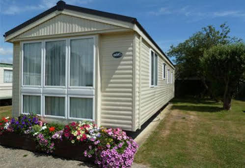 Copthorne Caravans Hotel Merston Eksteriør billede