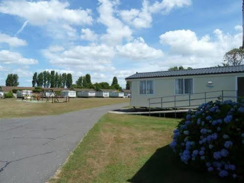 Copthorne Caravans Hotel Merston Eksteriør billede