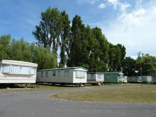 Copthorne Caravans Hotel Merston Eksteriør billede