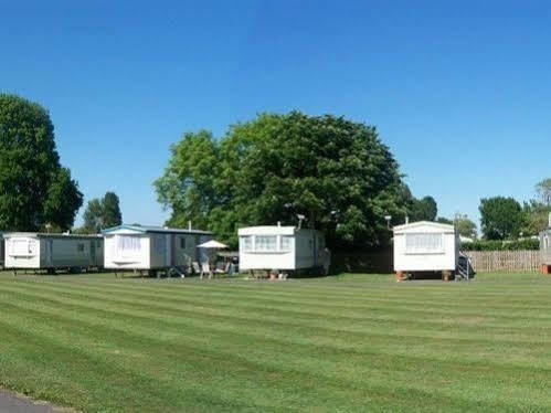 Copthorne Caravans Hotel Merston Eksteriør billede